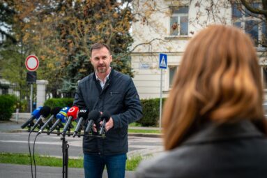 Dnes sa začal rozpad koalície