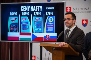 Fico o rope klamal, nechráni ľudí, ale zisky Slovnaftu