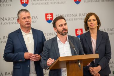 Fico s Blahom majú ochranku a šírením nenávisti ohrozujú Igora Matoviča