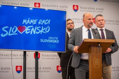 Šutaj Eštok zneužíva tému výsluhových dôchodkov na zakrývanie vlastného zlyhania