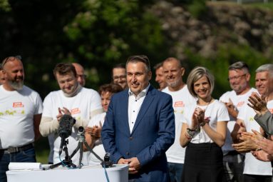 ODKRYME SILU ZVOLENA S BELJAKOM A POŠLIME SMERÁCKEHO DINOSAURA MAŇKU DO ZABUDNUTIA