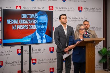 Odmietame Tomášovo politické divadlo. Správa sa ako sociálny netvor