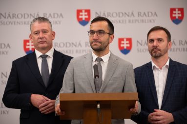 Smer sa bojí návratu spravodlivosti a rastúcej podpory Matoviča