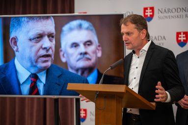 Vláda stratila dôveru ľudí a mala by skončiť