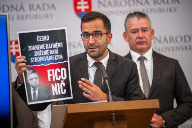 Okolité krajiny znižujú ceny palív, Fico pre Slovákov nerobí nič